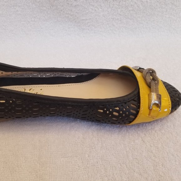 Ulas Fine Shoes All Leather Perforated Flats - Picture 4 of 9